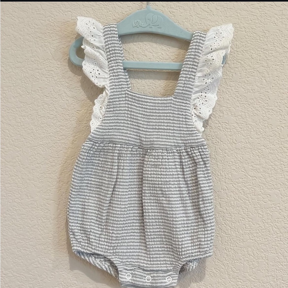 City mouse eyelit flutter sleeve stripe gauze romper 6-9 months
